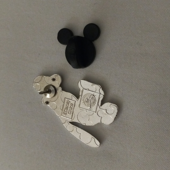 5/$25 Goofy Smiling Happy Face Pin - Picture 2 of 2